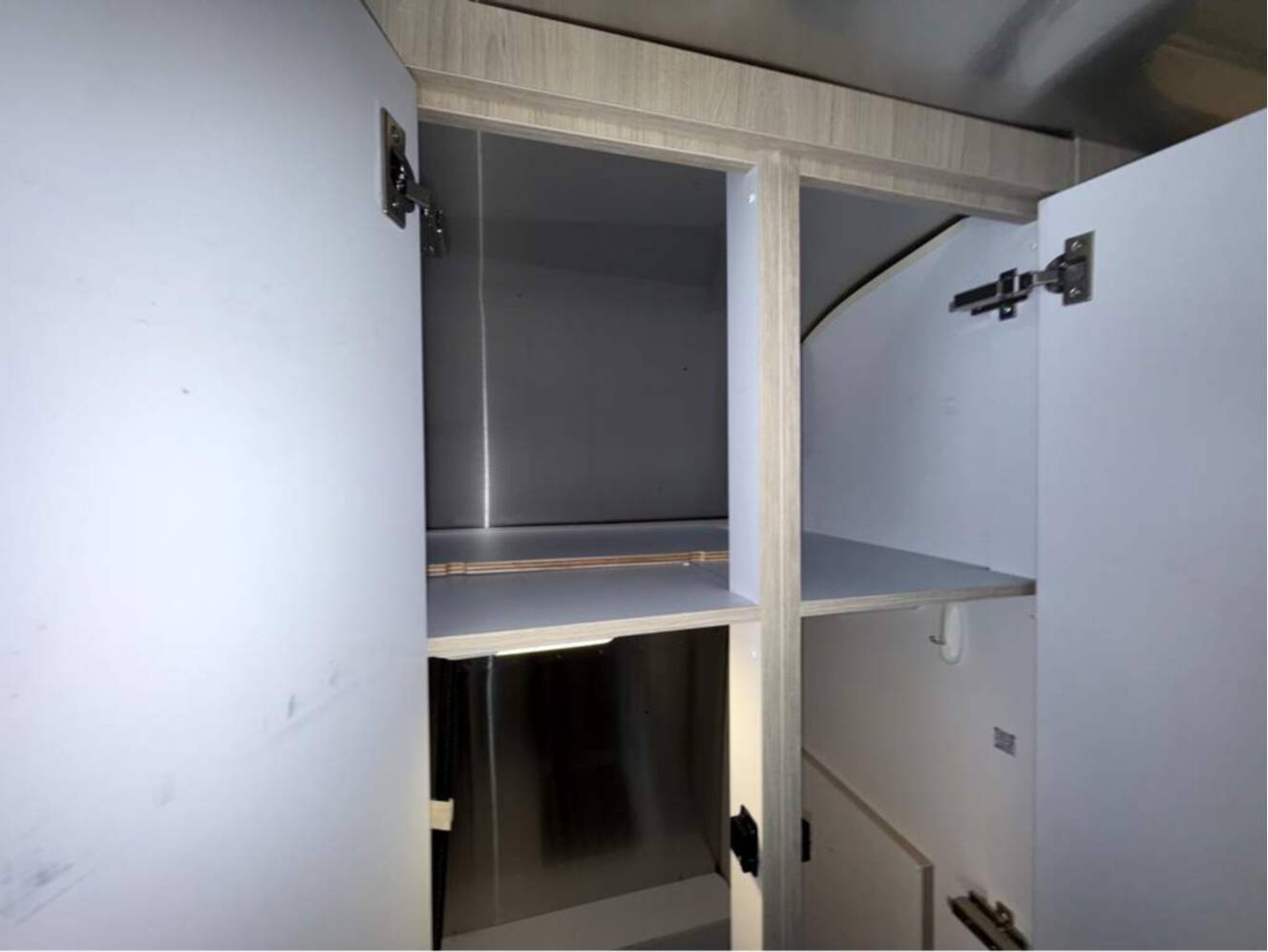 A photo of this 2024 Airstream Globetrotter 27FB