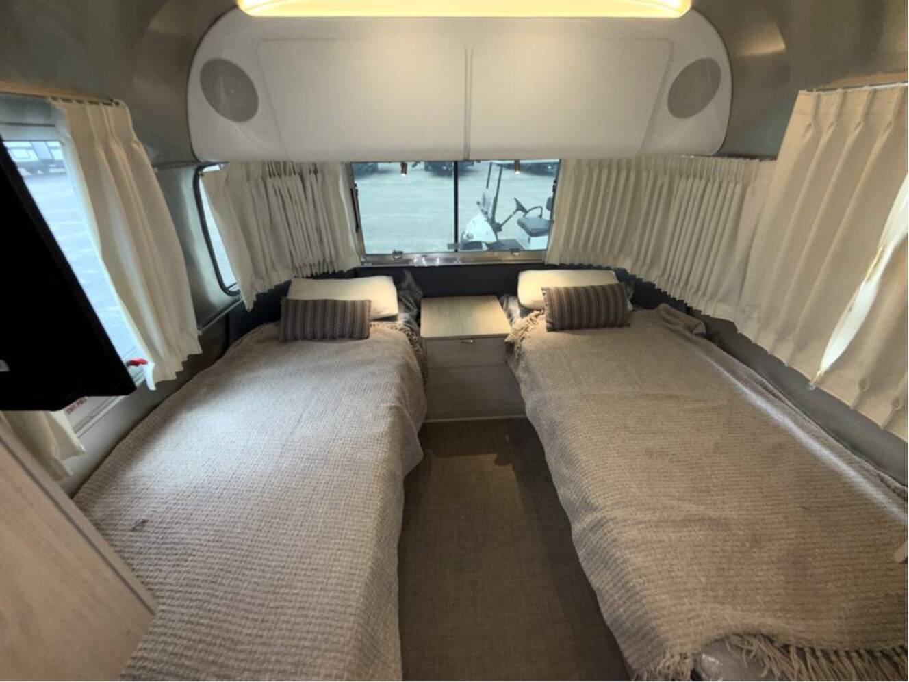 A photo of this 2024 Airstream Globetrotter 27FB