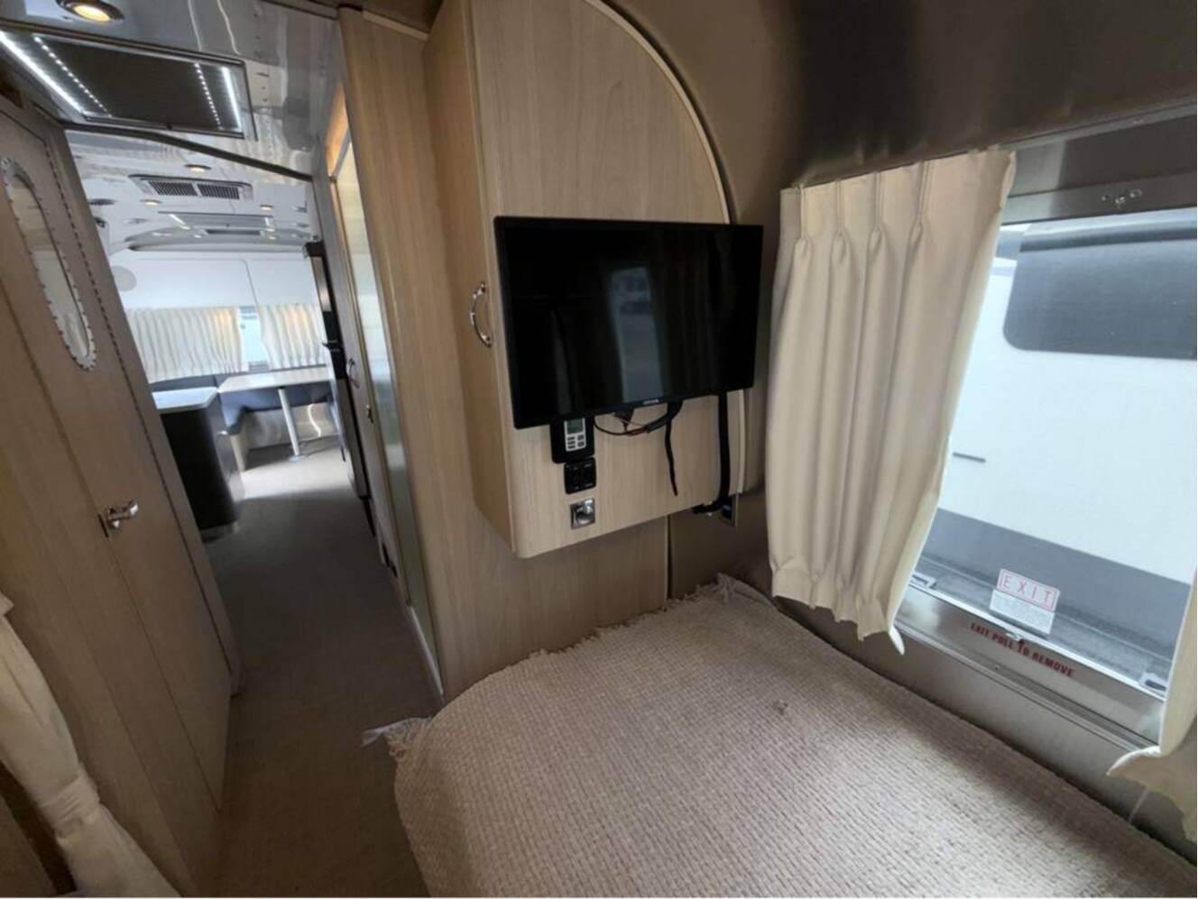 A photo of this 2024 Airstream Globetrotter 27FB