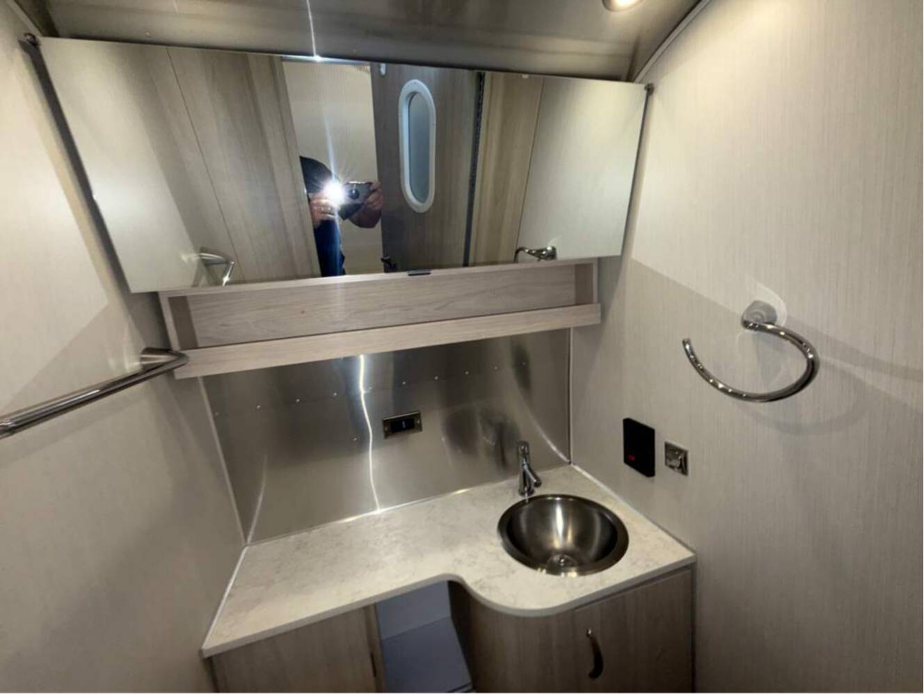 A photo of this 2024 Airstream Globetrotter 27FB