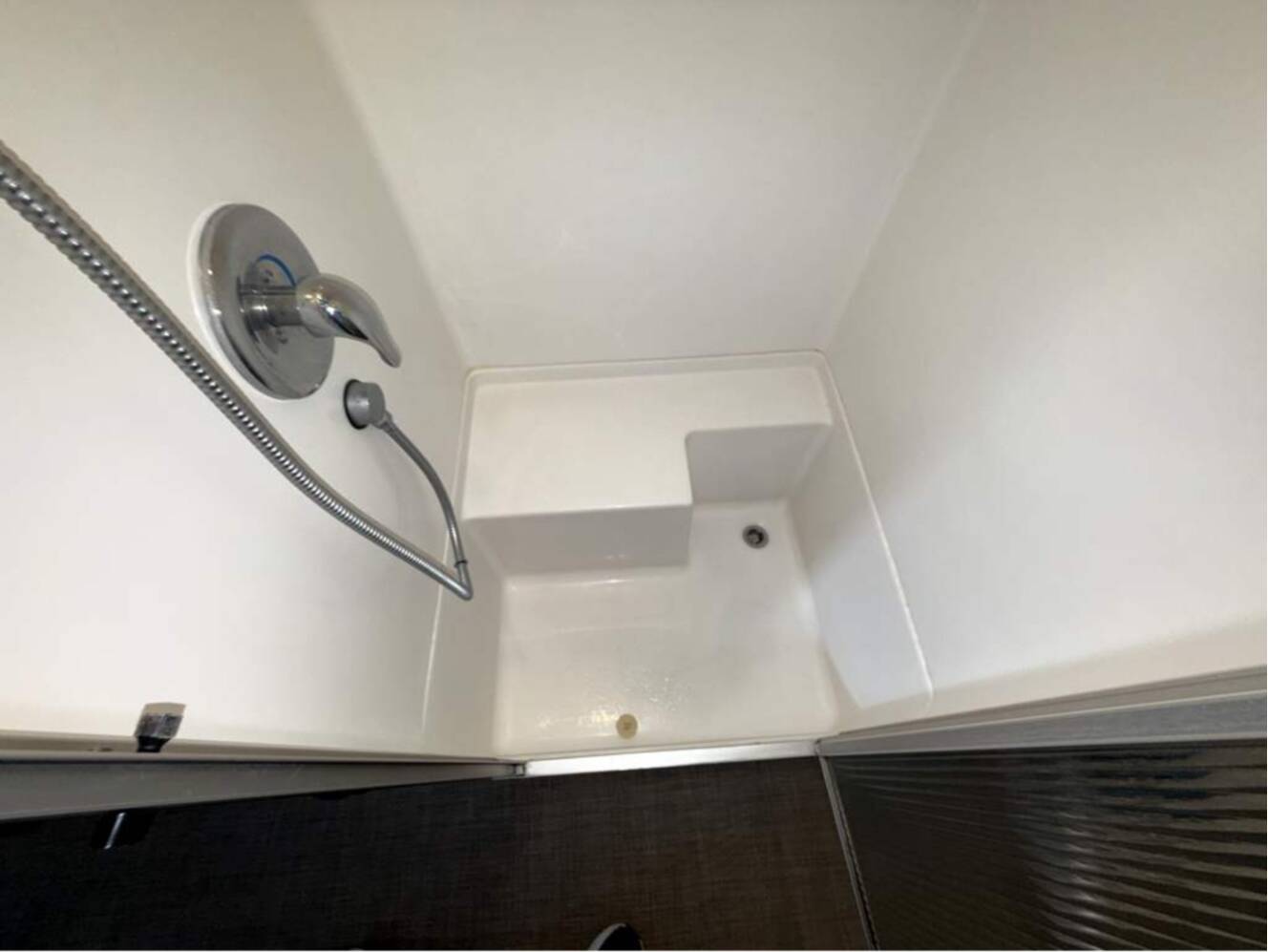 A photo of this 2024 Airstream Globetrotter 27FB
