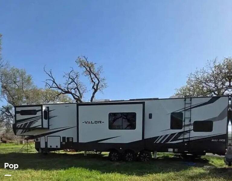 2021 Alliance Rv Valor 42V13 in hubbard TX
