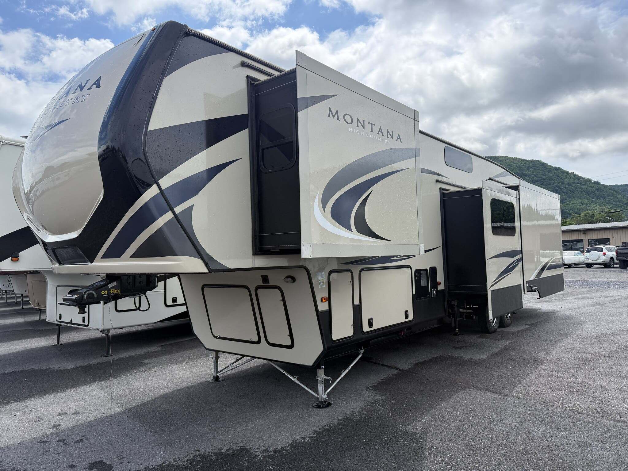 2019 Keystone Montana 3855BR in mill hall PA