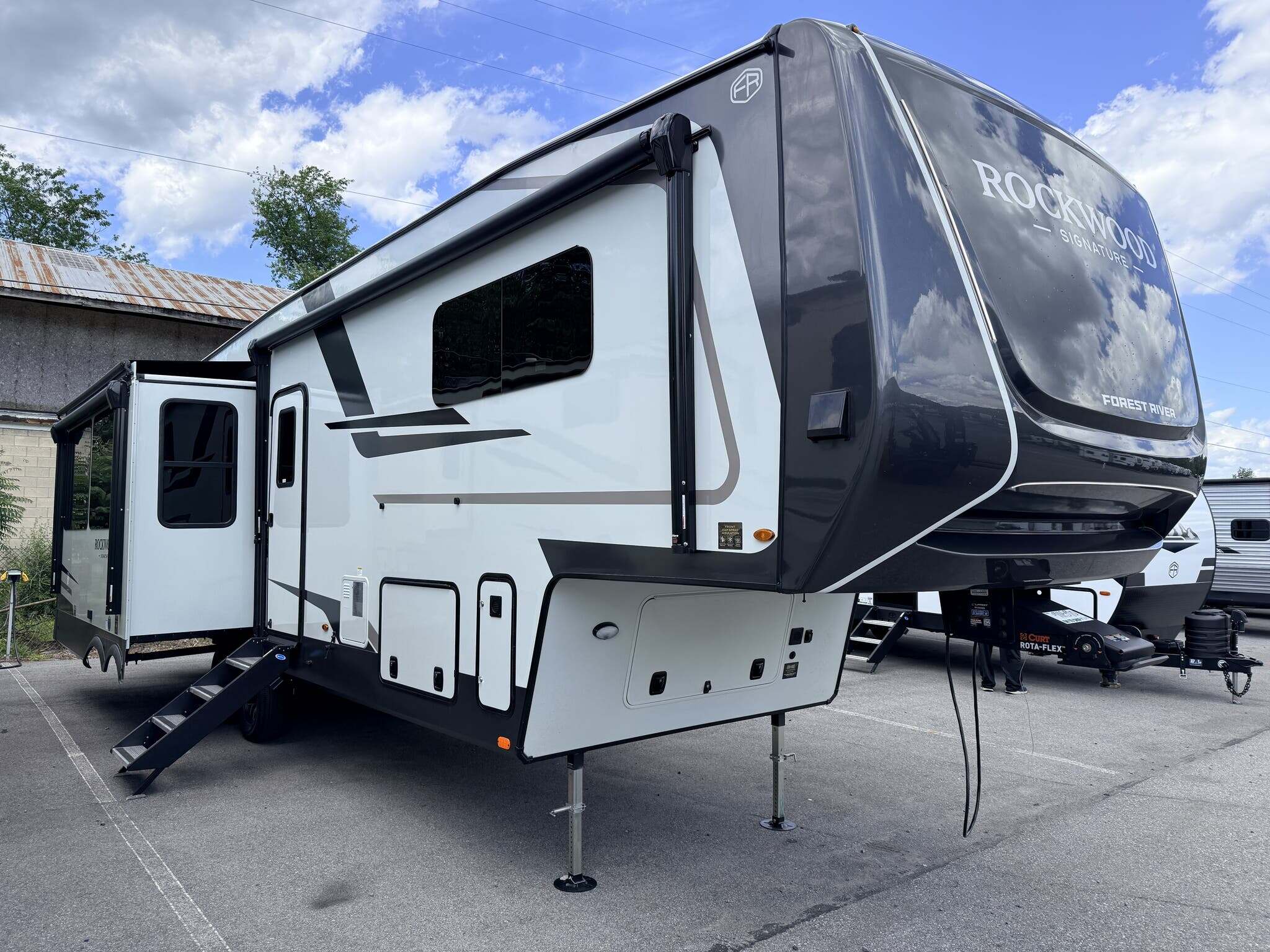 2027 Forest River Rockwood Signature 371RK in mill hall PA