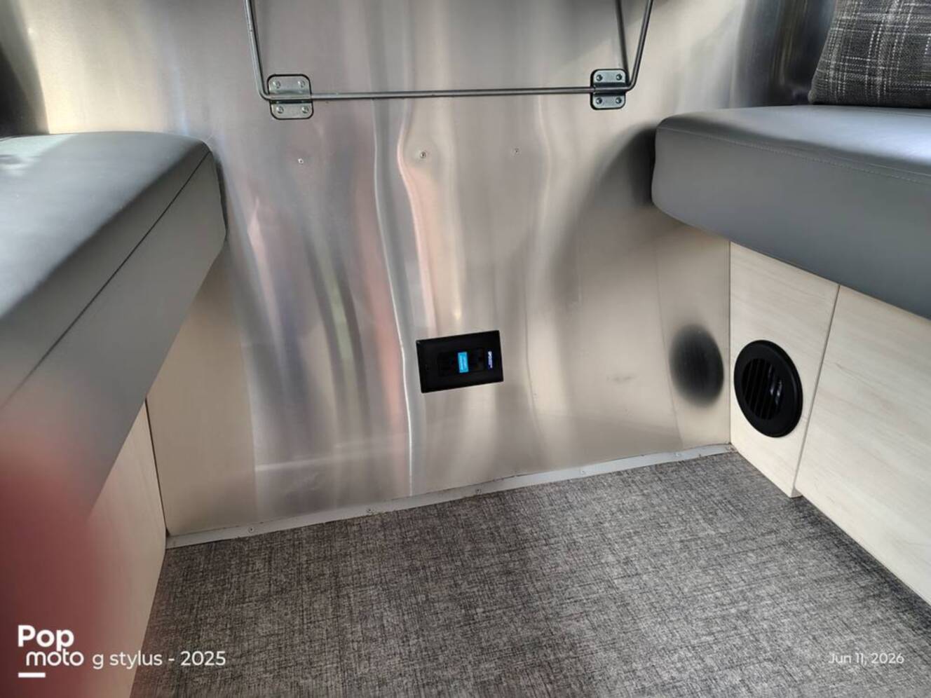 A photo of this 2024 Airstream Flying Cloud 25FB Queen