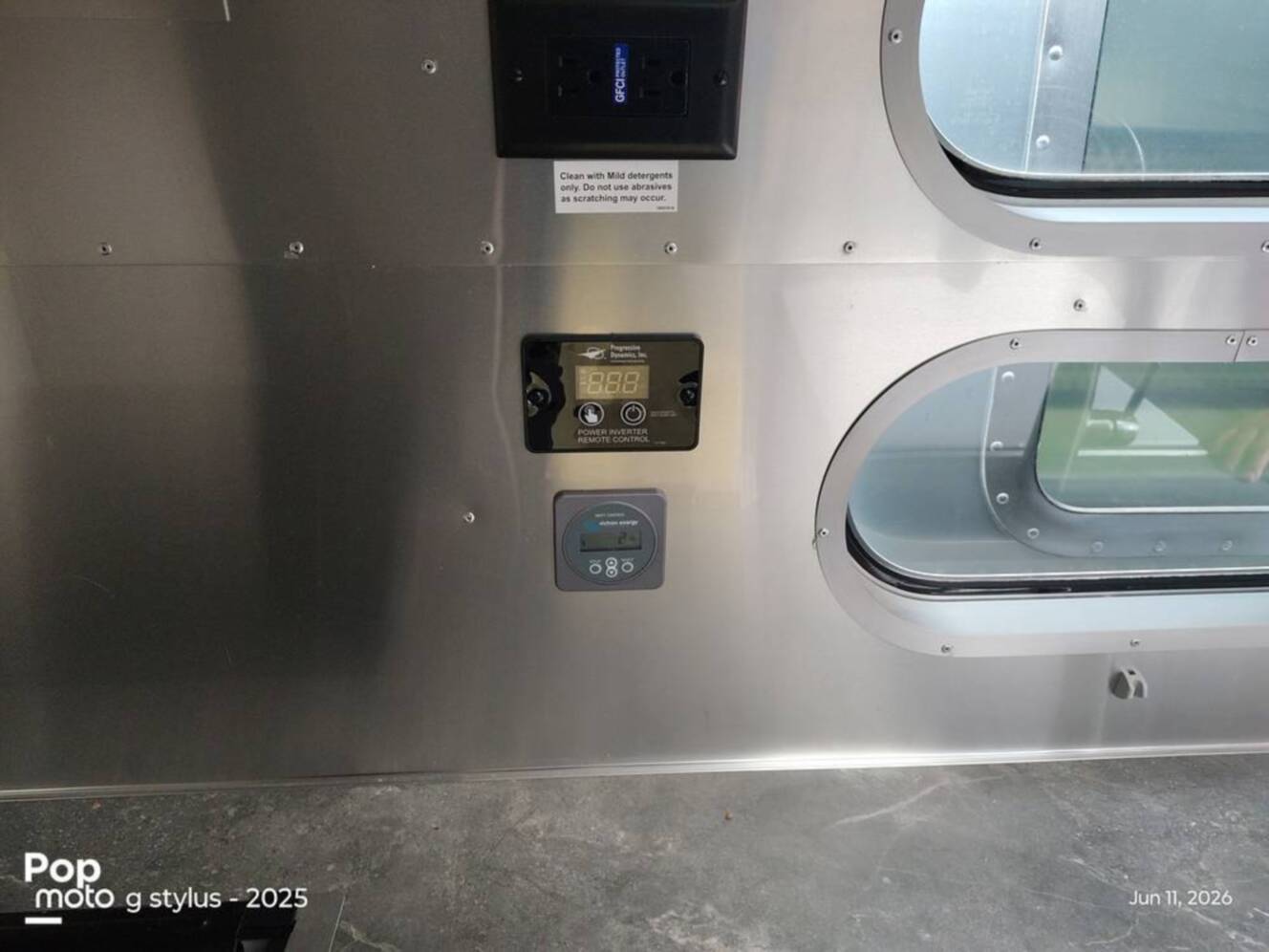 A photo of this 2024 Airstream Flying Cloud 25FB Queen