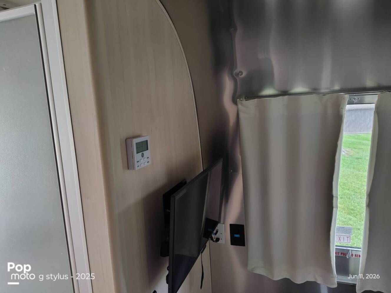 A photo of this 2024 Airstream Flying Cloud 25FB Queen