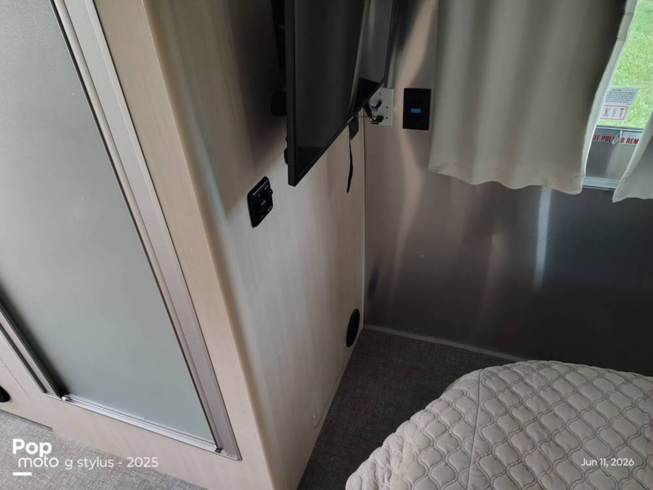 A photo of this 2024 Airstream Flying Cloud 25FB Queen