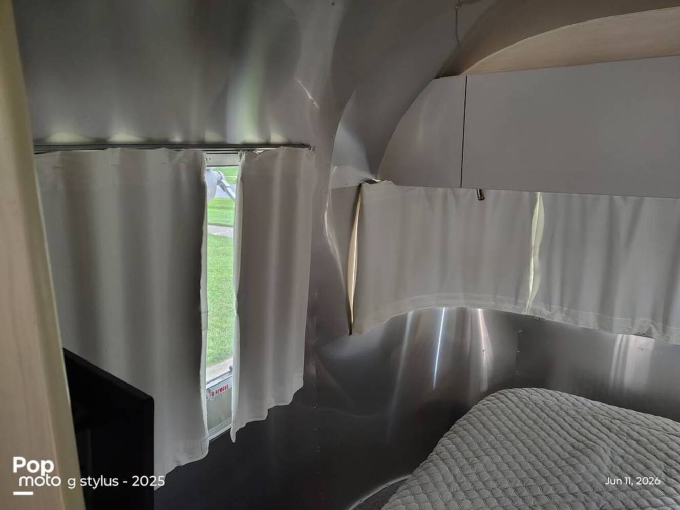 A photo of this 2024 Airstream Flying Cloud 25FB Queen