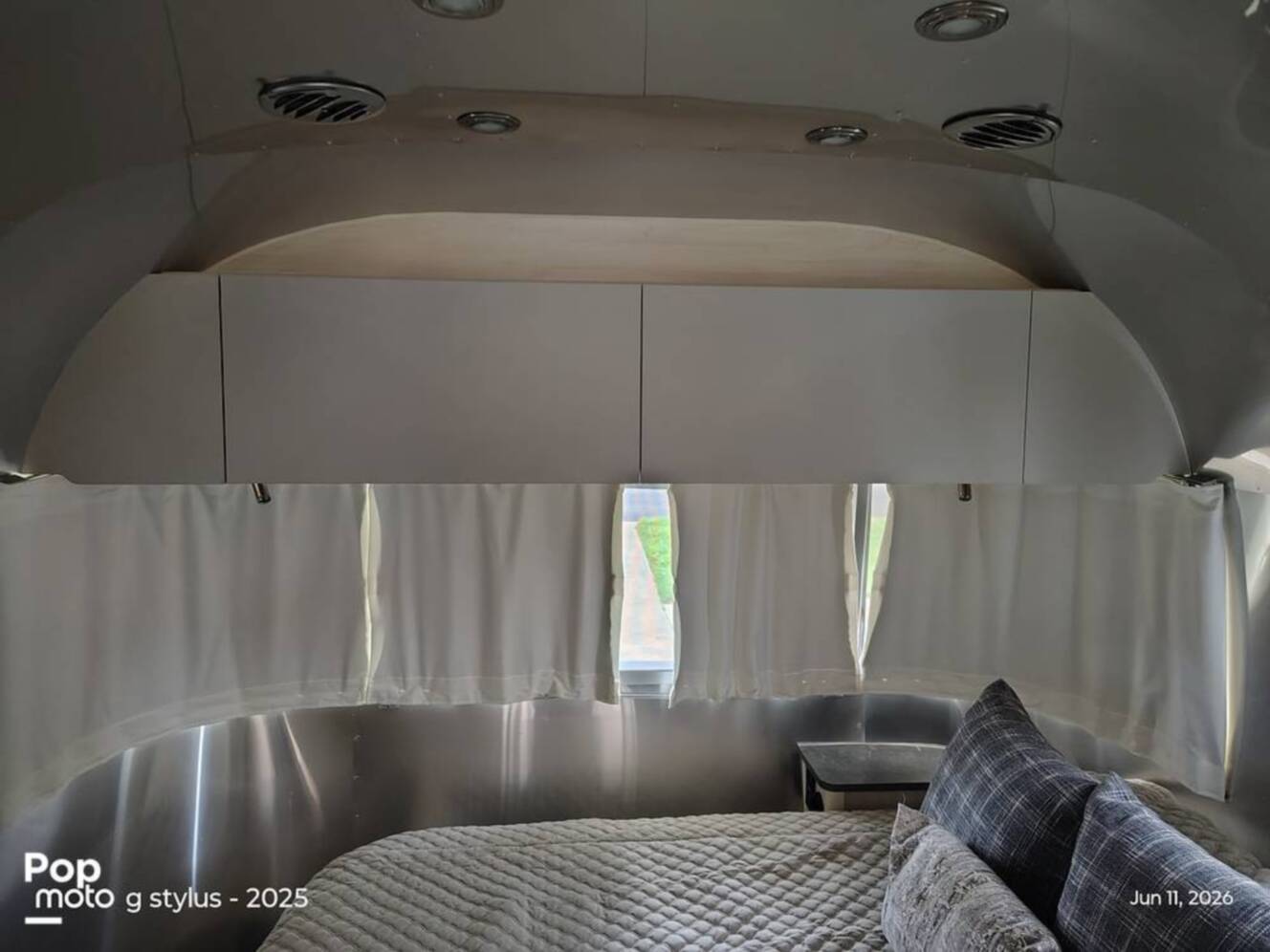 A photo of this 2024 Airstream Flying Cloud 25FB Queen