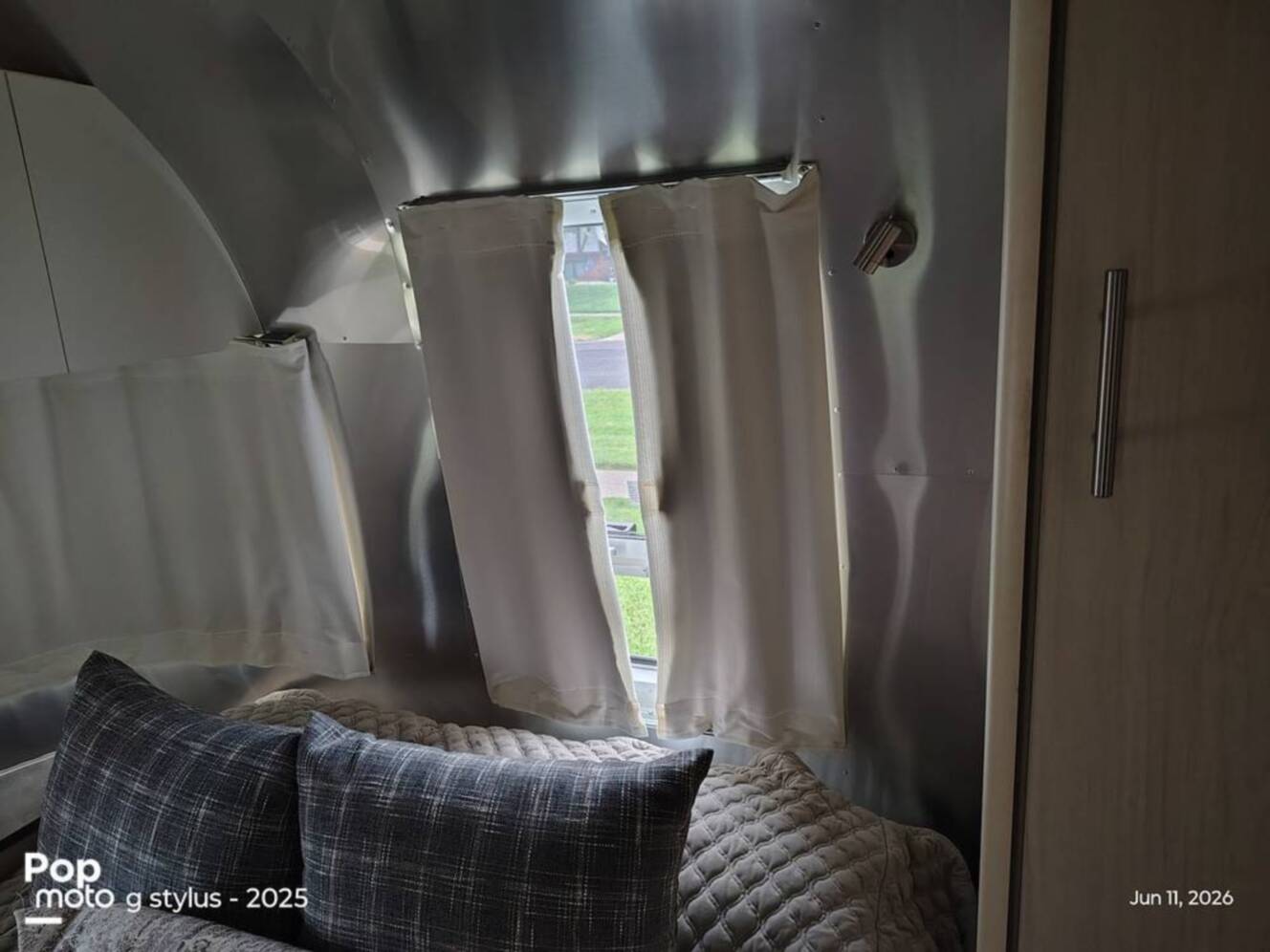 A photo of this 2024 Airstream Flying Cloud 25FB Queen
