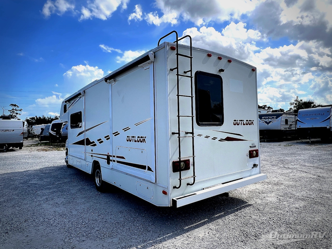 2019 Winnebago Outlook 27D in mims FL