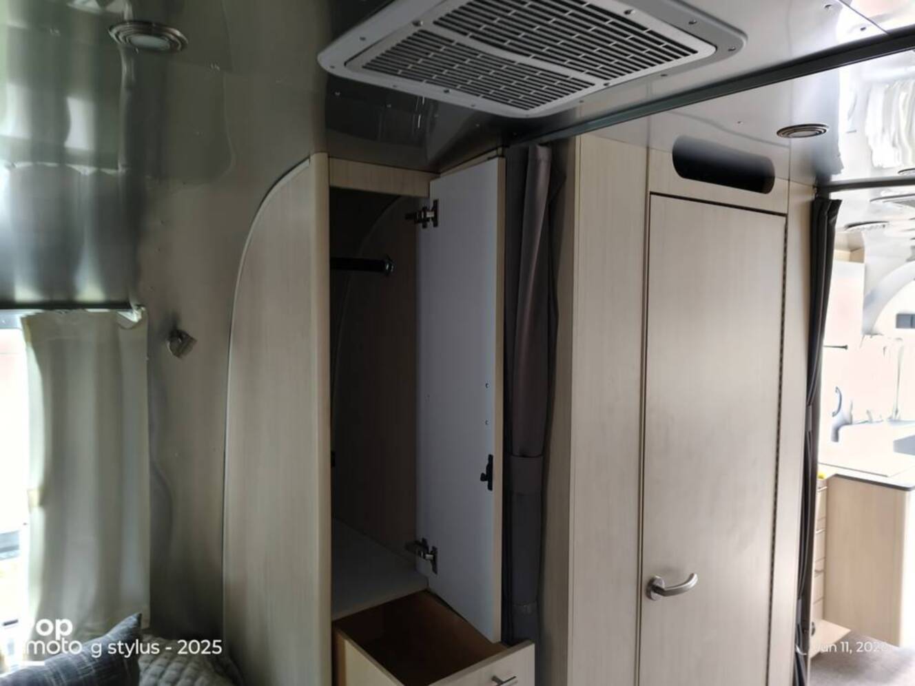 A photo of this 2024 Airstream Flying Cloud 25FB Queen