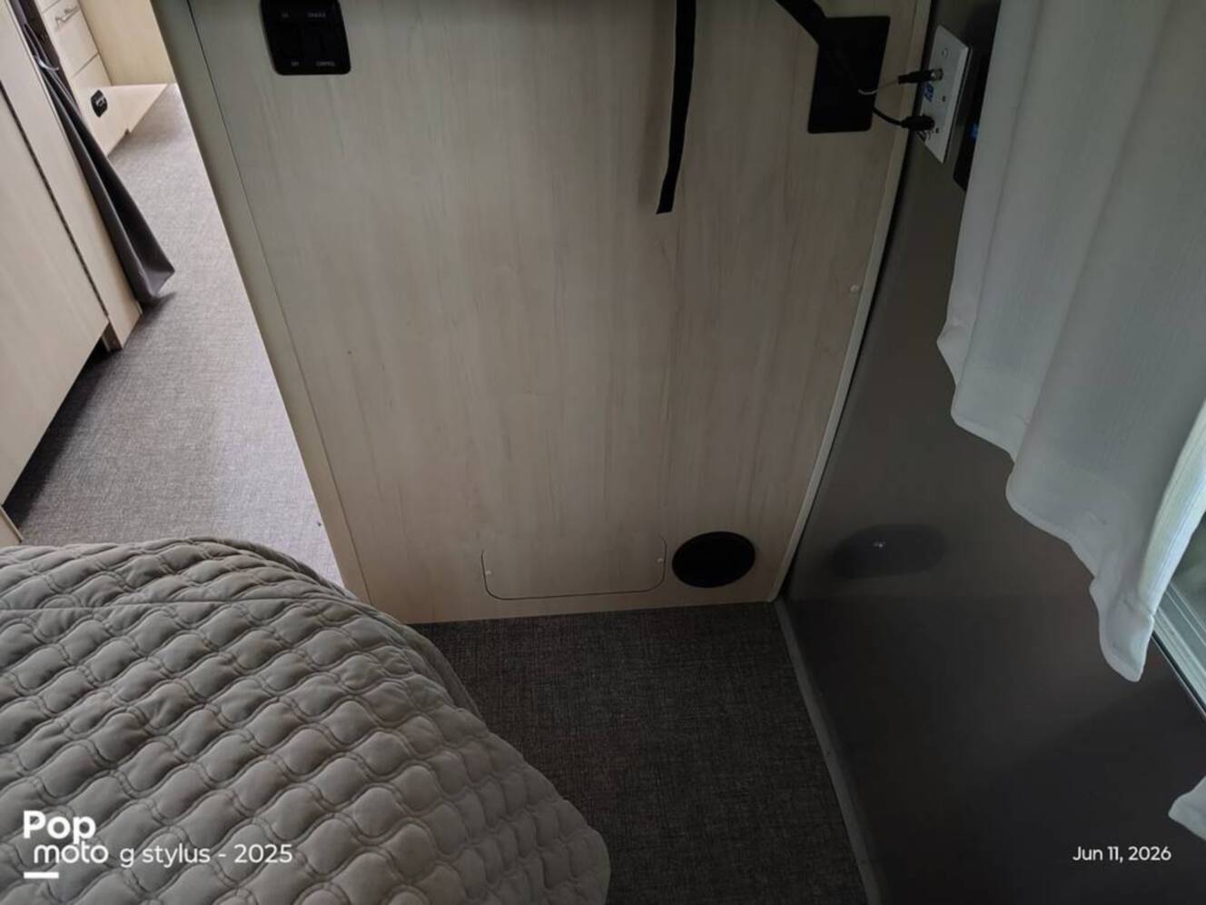 A photo of this 2024 Airstream Flying Cloud 25FB Queen