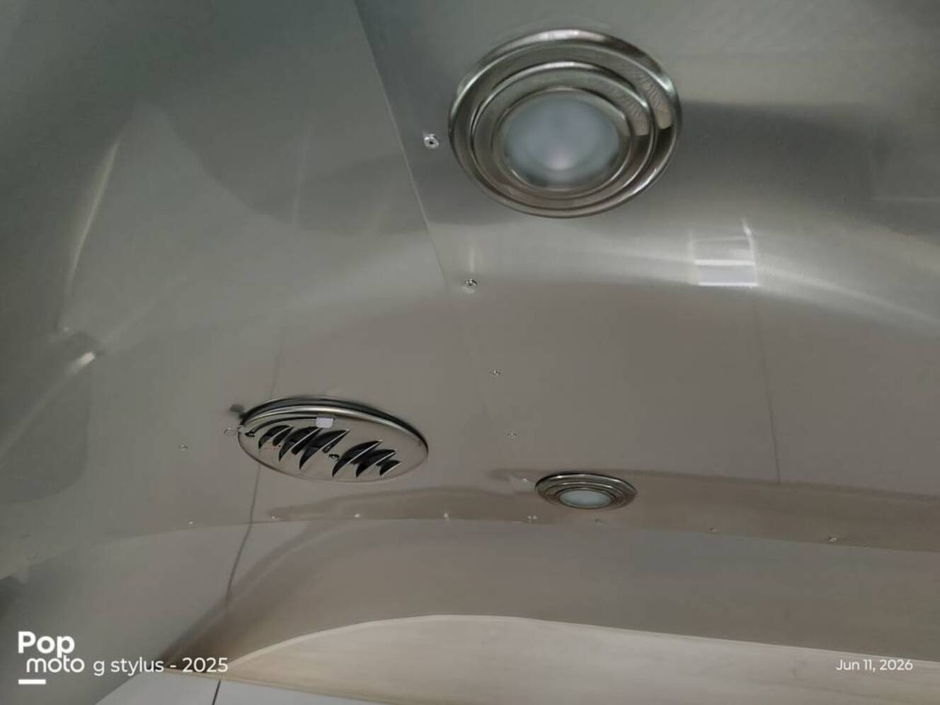 A photo of this 2024 Airstream Flying Cloud 25FB Queen