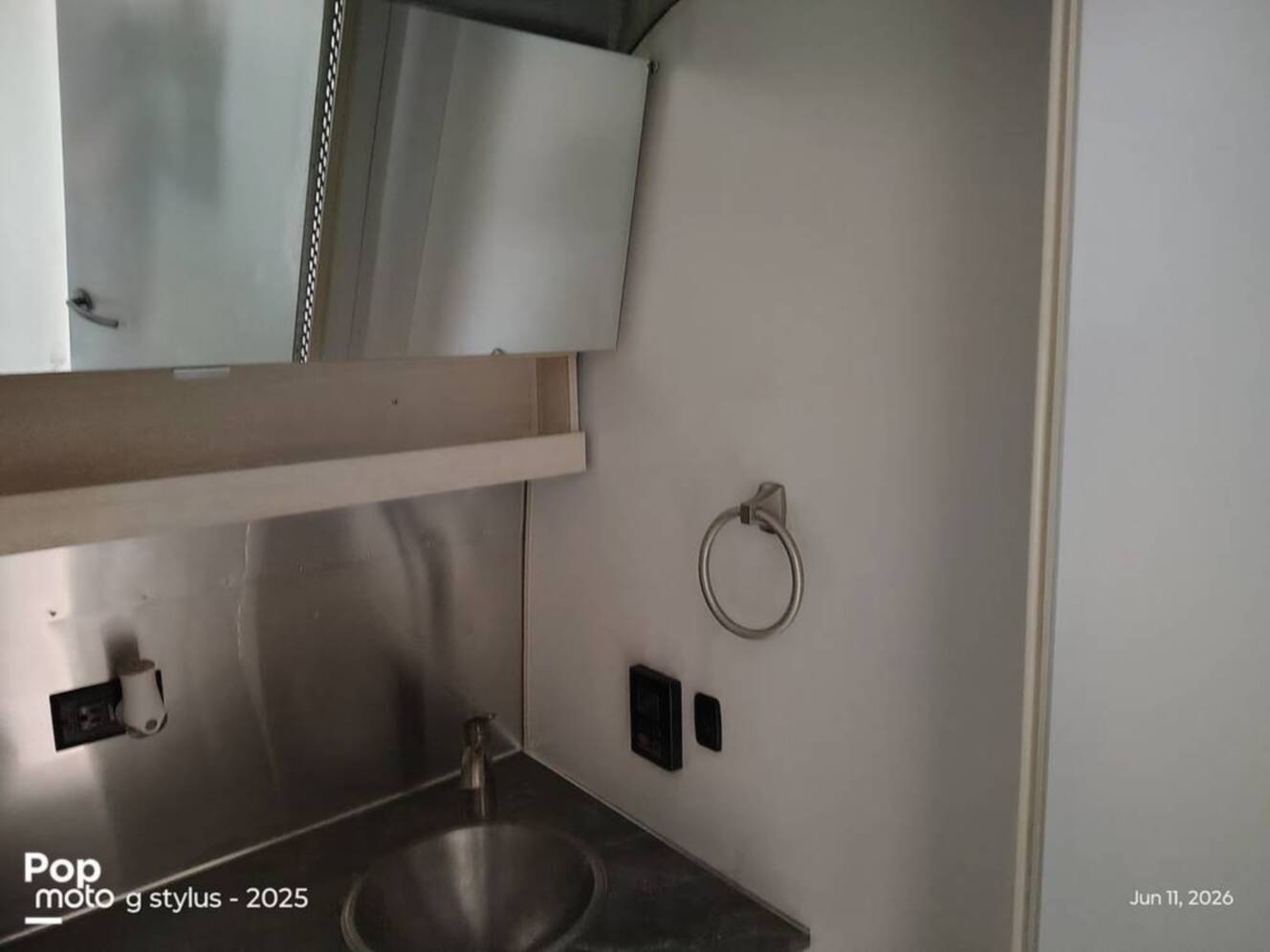 A photo of this 2024 Airstream Flying Cloud 25FB Queen