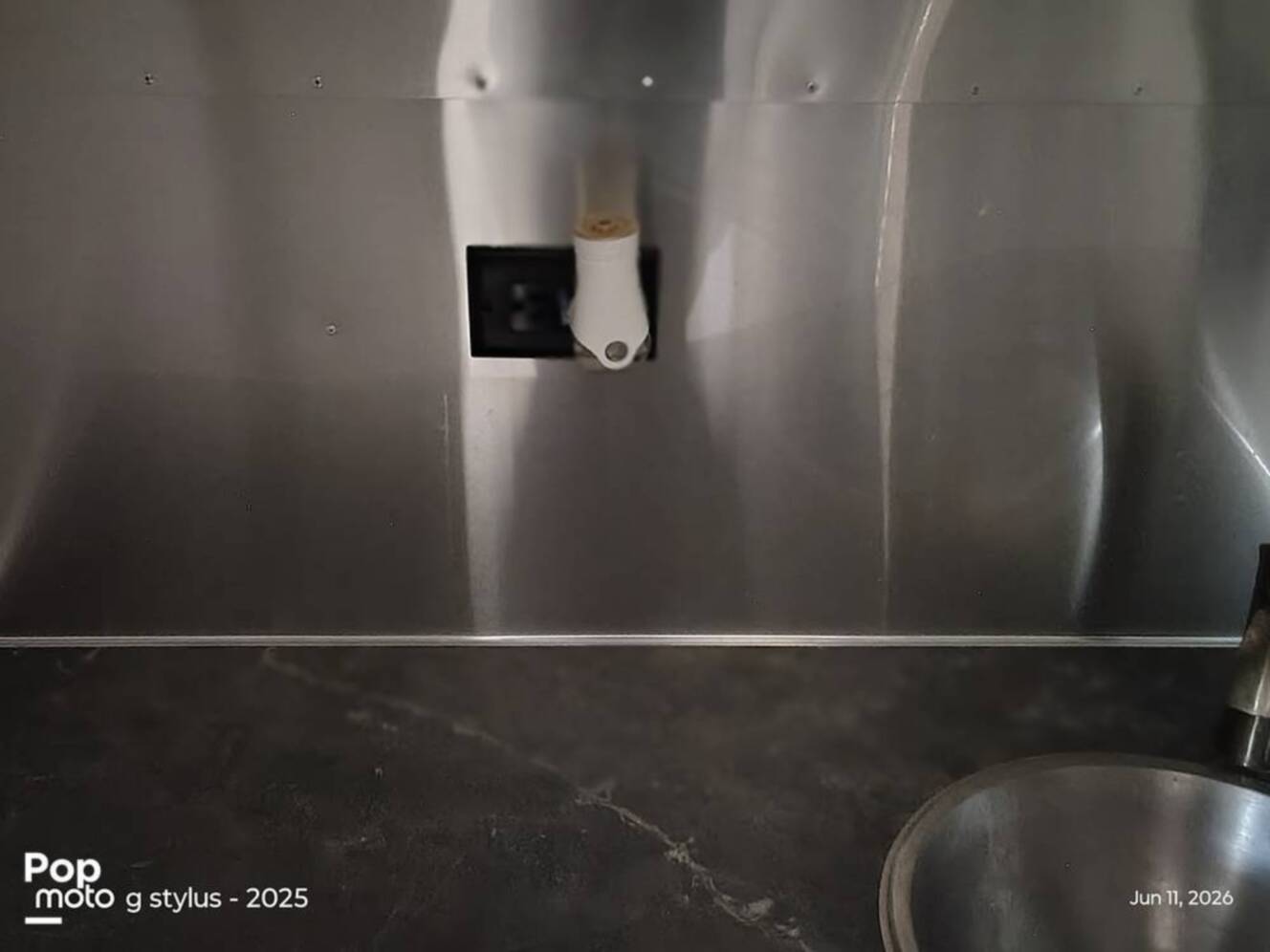 A photo of this 2024 Airstream Flying Cloud 25FB Queen