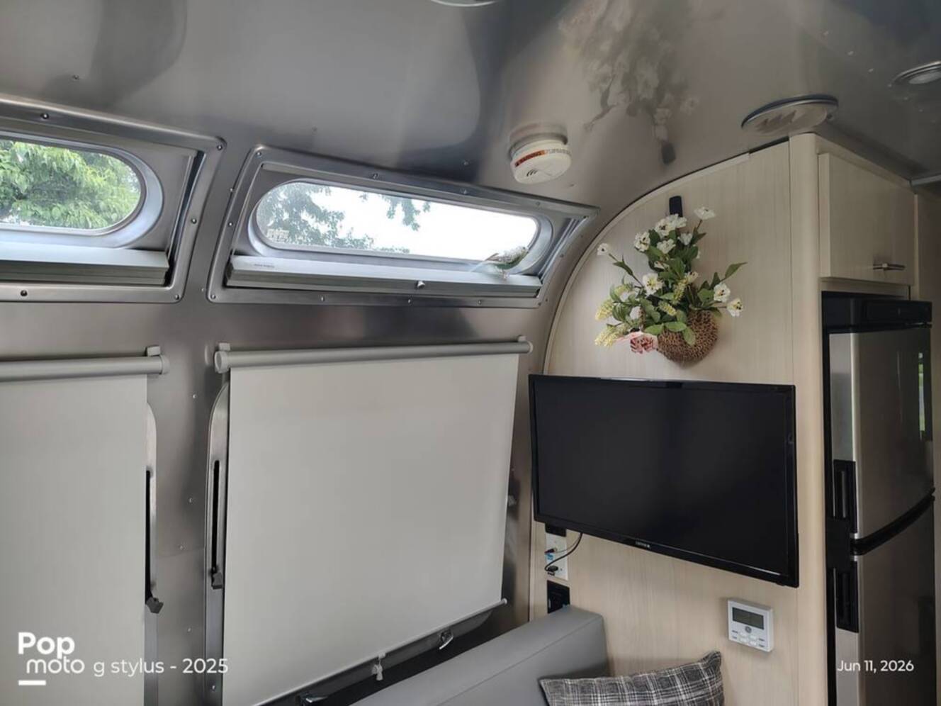A photo of this 2024 Airstream Flying Cloud 25FB Queen