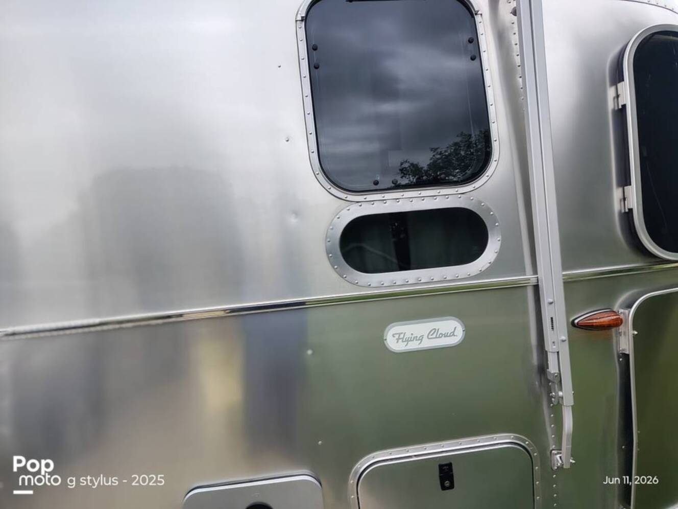 A photo of this 2024 Airstream Flying Cloud 25FB Queen