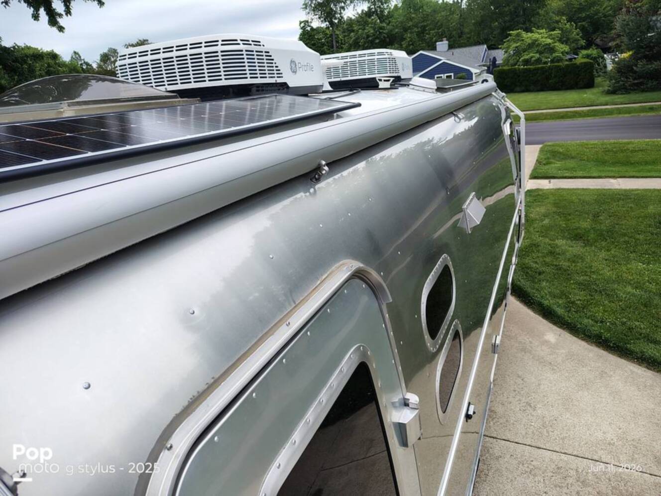 A photo of this 2024 Airstream Flying Cloud 25FB Queen