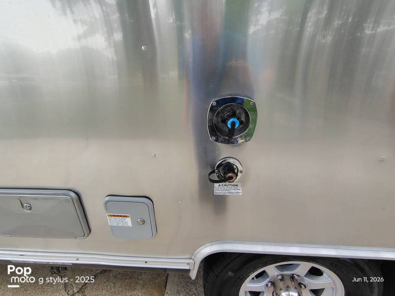A photo of this 2024 Airstream Flying Cloud 25FB Queen