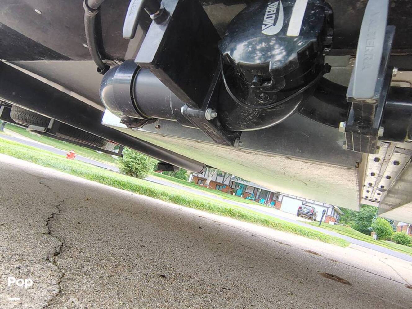 A photo of this 2024 Airstream Flying Cloud 25FB Queen