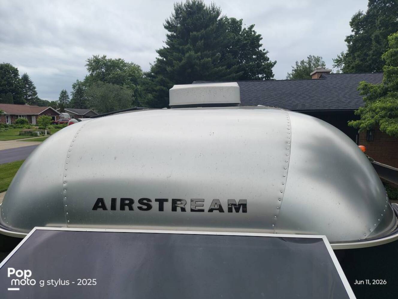 A photo of this 2024 Airstream Flying Cloud 25FB Queen
