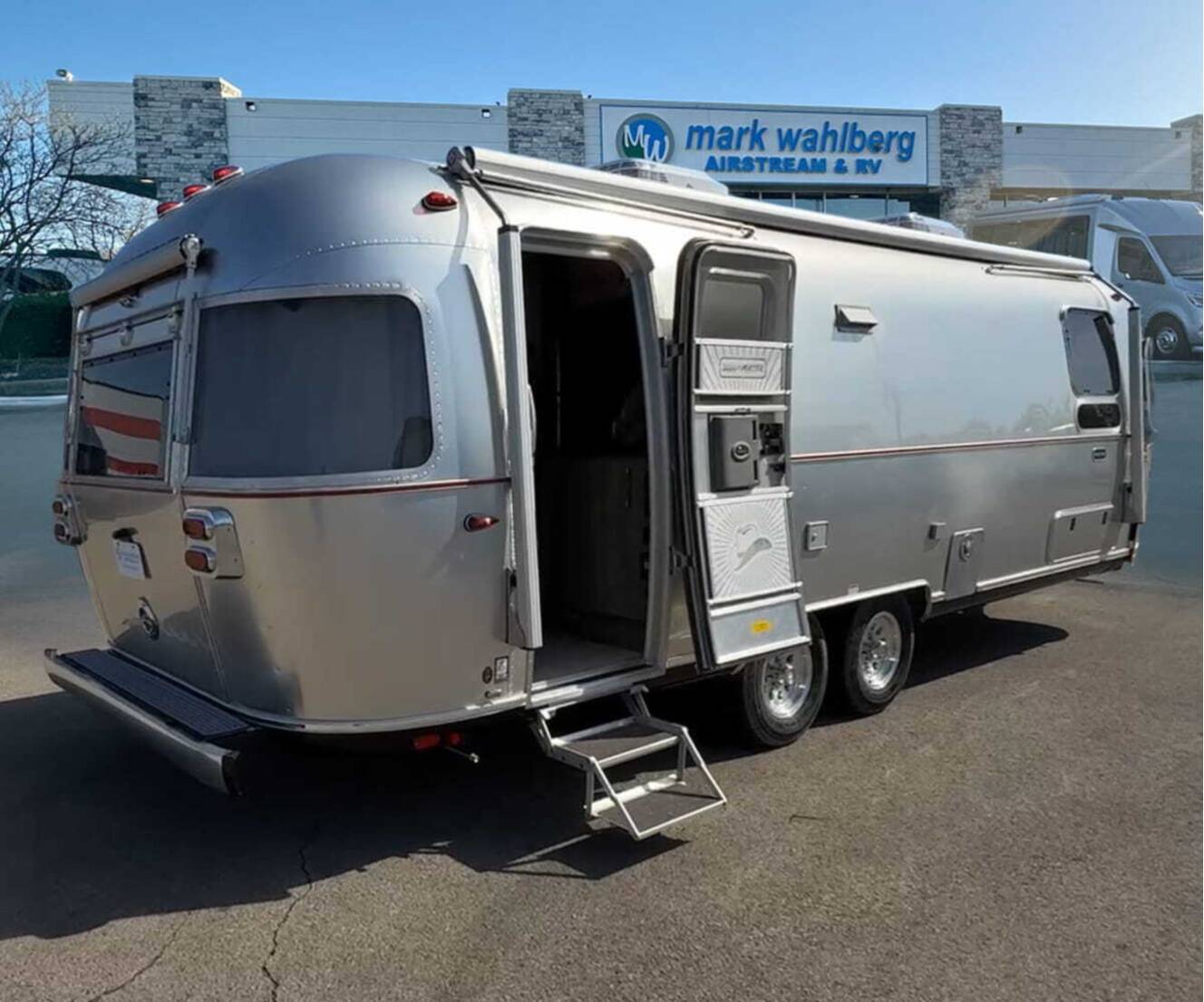 A photo of this 2026 Airstream Stetson 6666 27FB Twin