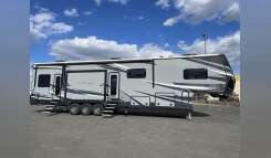 2018 Jayco SEISMIC 4113 Fifth Wheel Toy Hauler RV