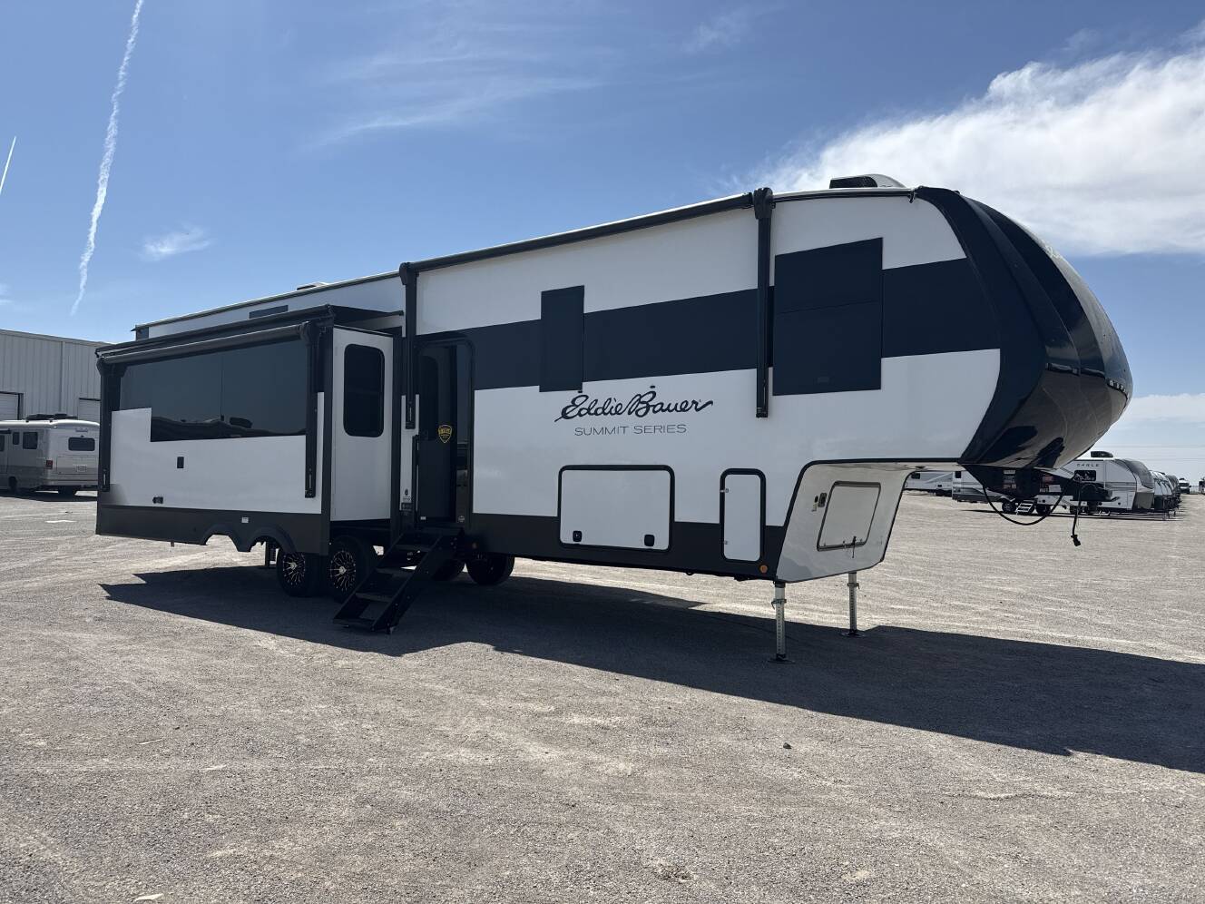 A photo of this 2027 Dutchmen EDDIE BAUER SUMMIT 3511RK