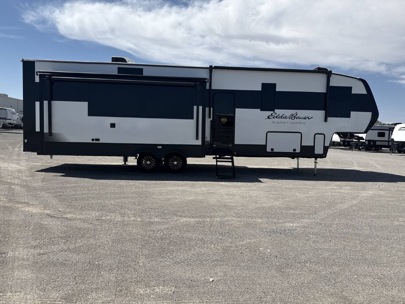 A photo of this 2027 Dutchmen EDDIE BAUER SUMMIT 3511RK