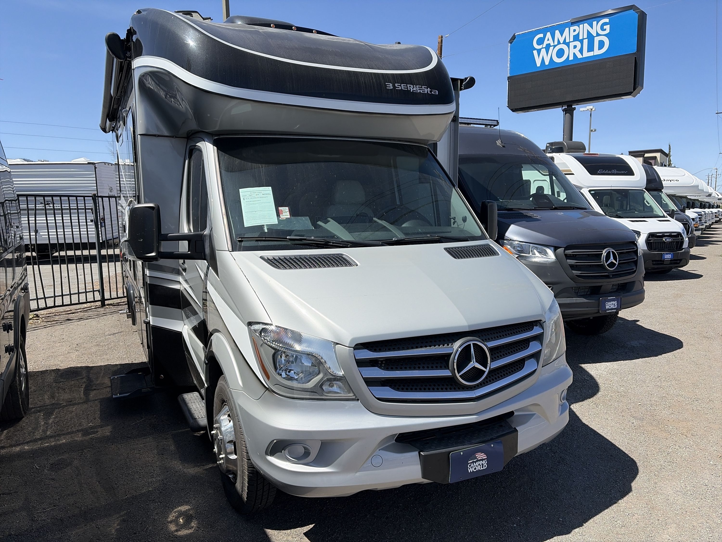 2017 Dynamax ISATA 3 24RW RV