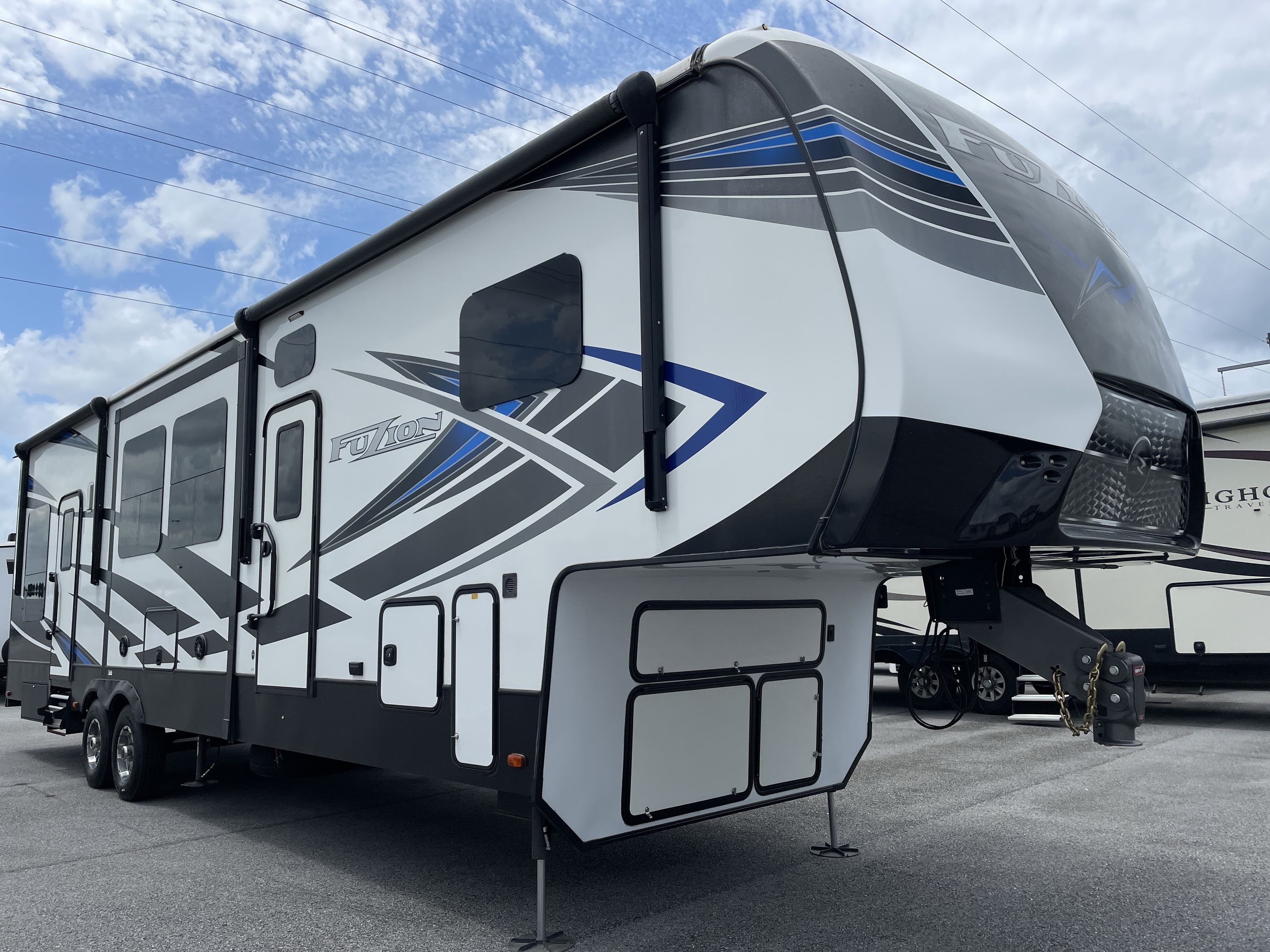 2021 Keystone FUZION 373 Fifth Wheel Toy Hauler RV