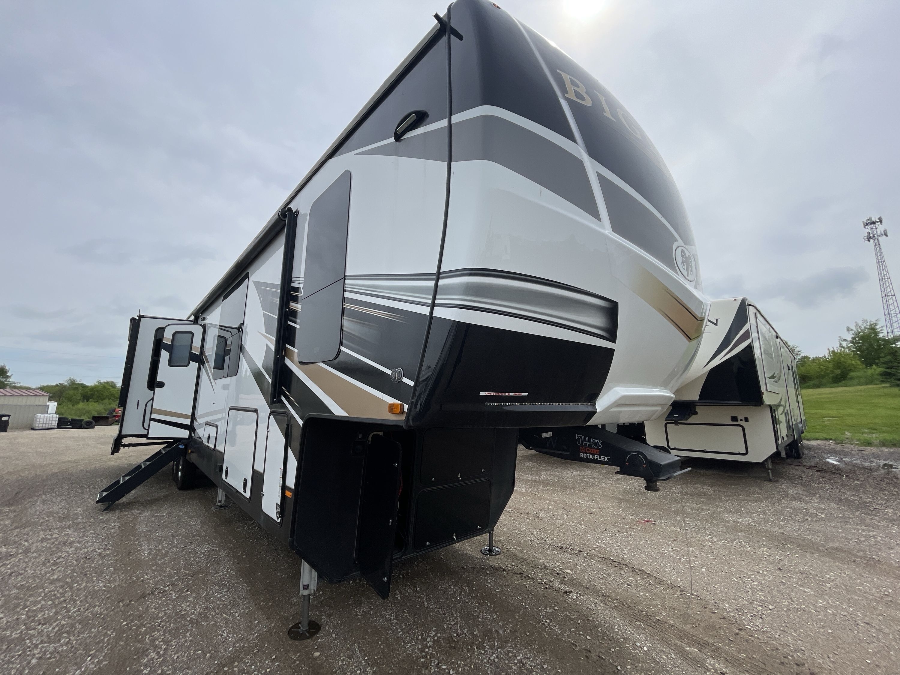 2022 Heartland BIGHORN 3883MD in cedar falls IA