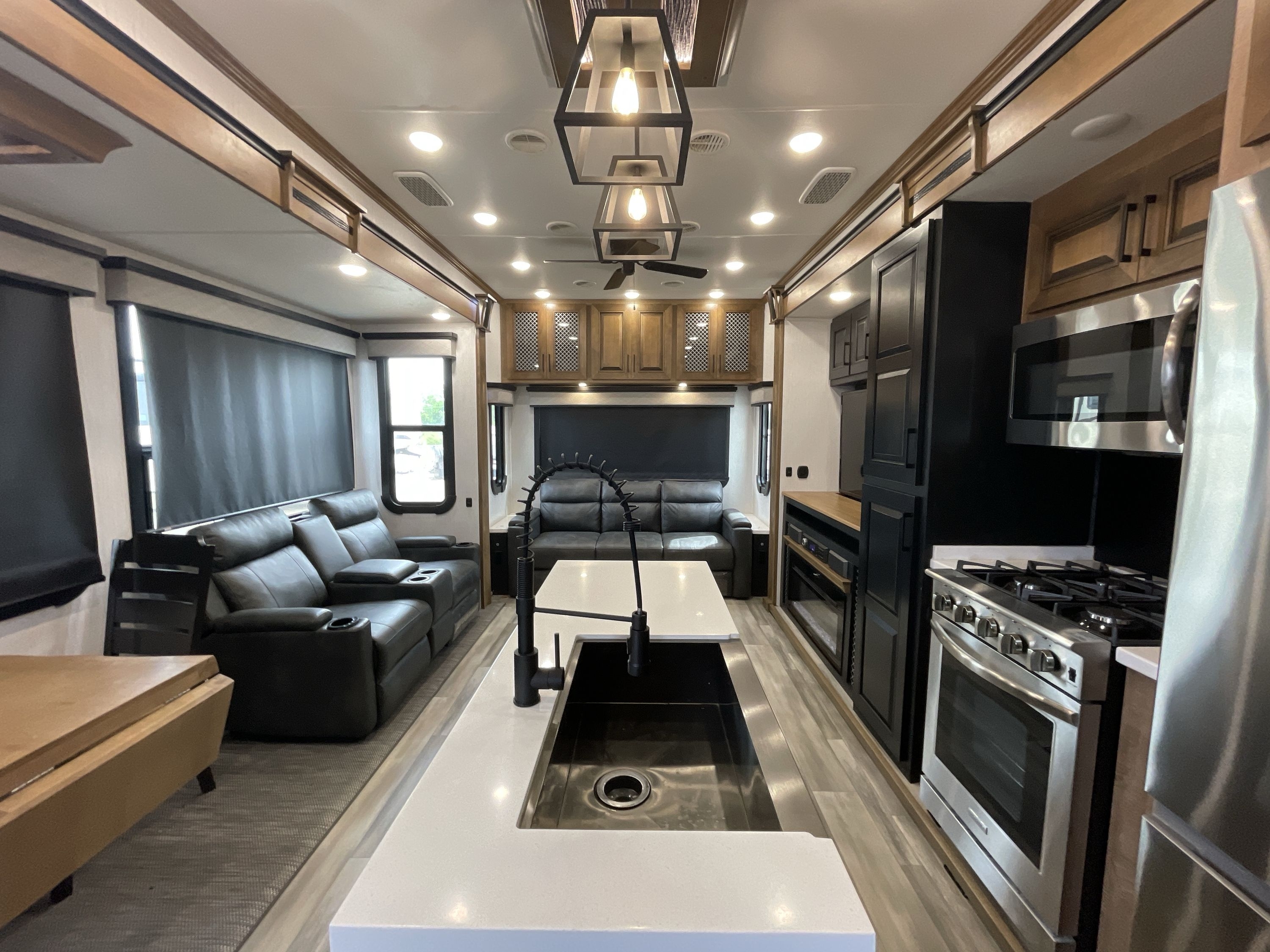 2022 Heartland BIGHORN 3883MD in cedar falls IA