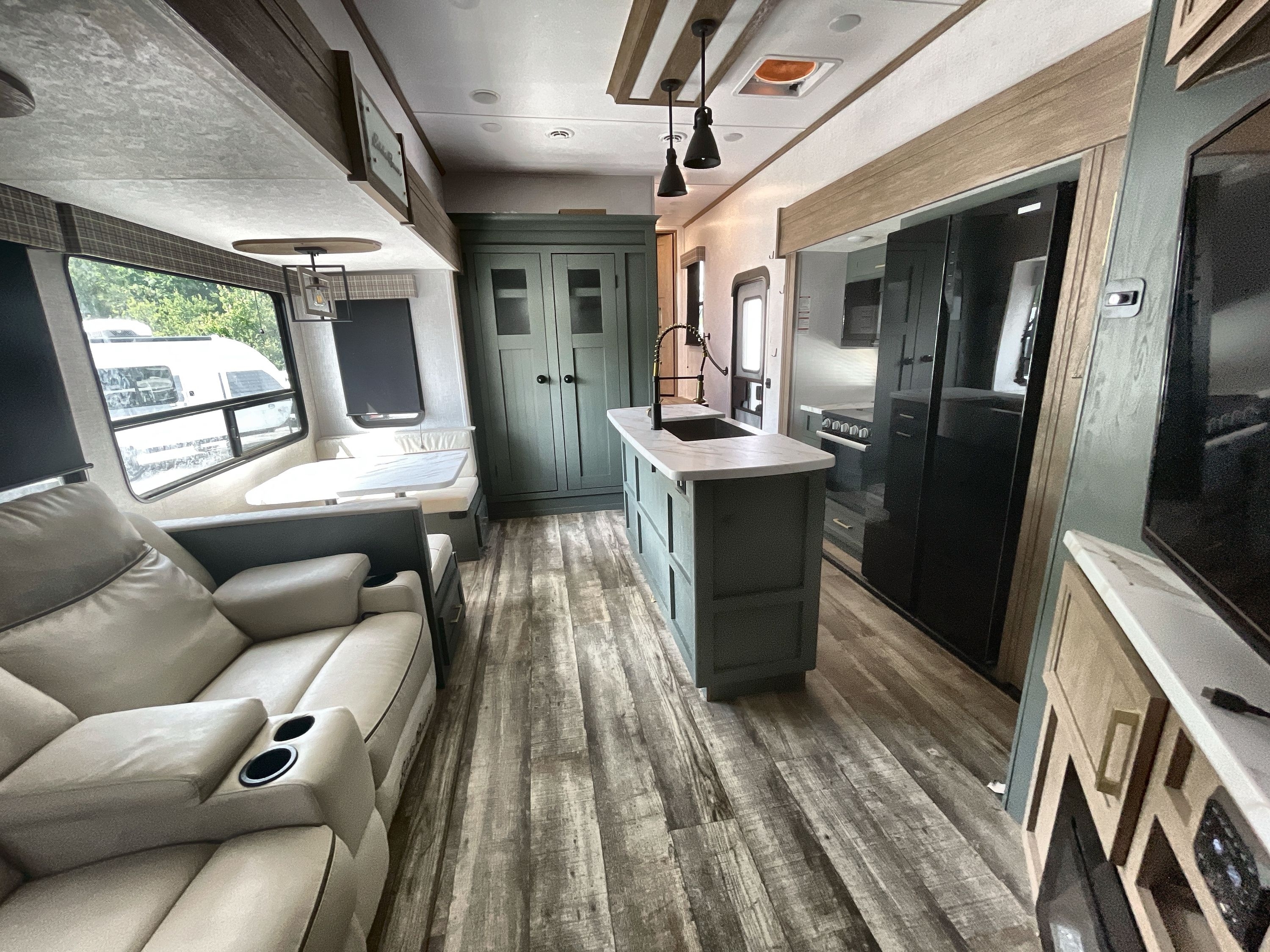 2024 Dutchmen EDDIE BAUER 360LF in hendersonville NC