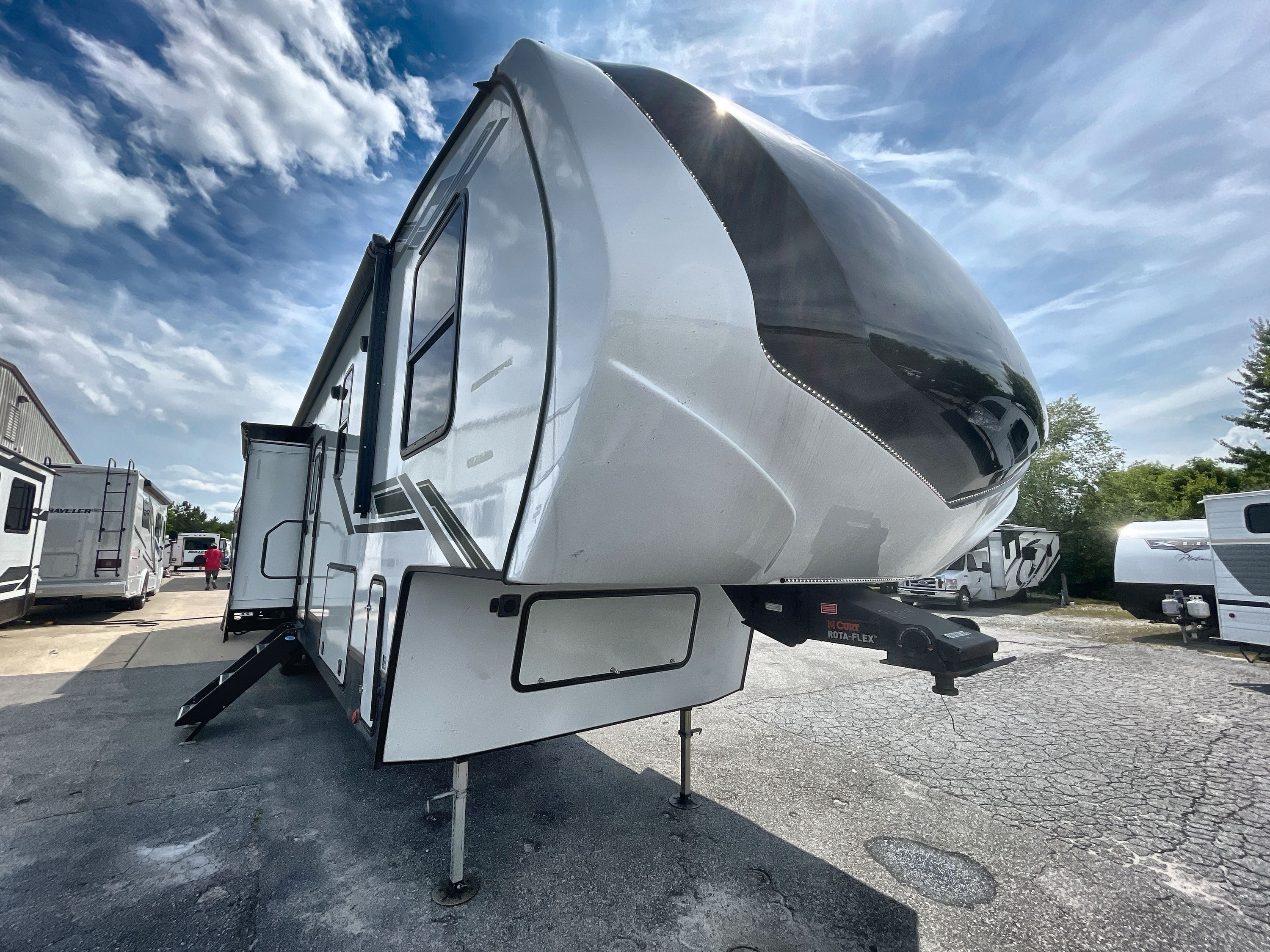 2024 Dutchmen EDDIE BAUER 360LF in hendersonville NC