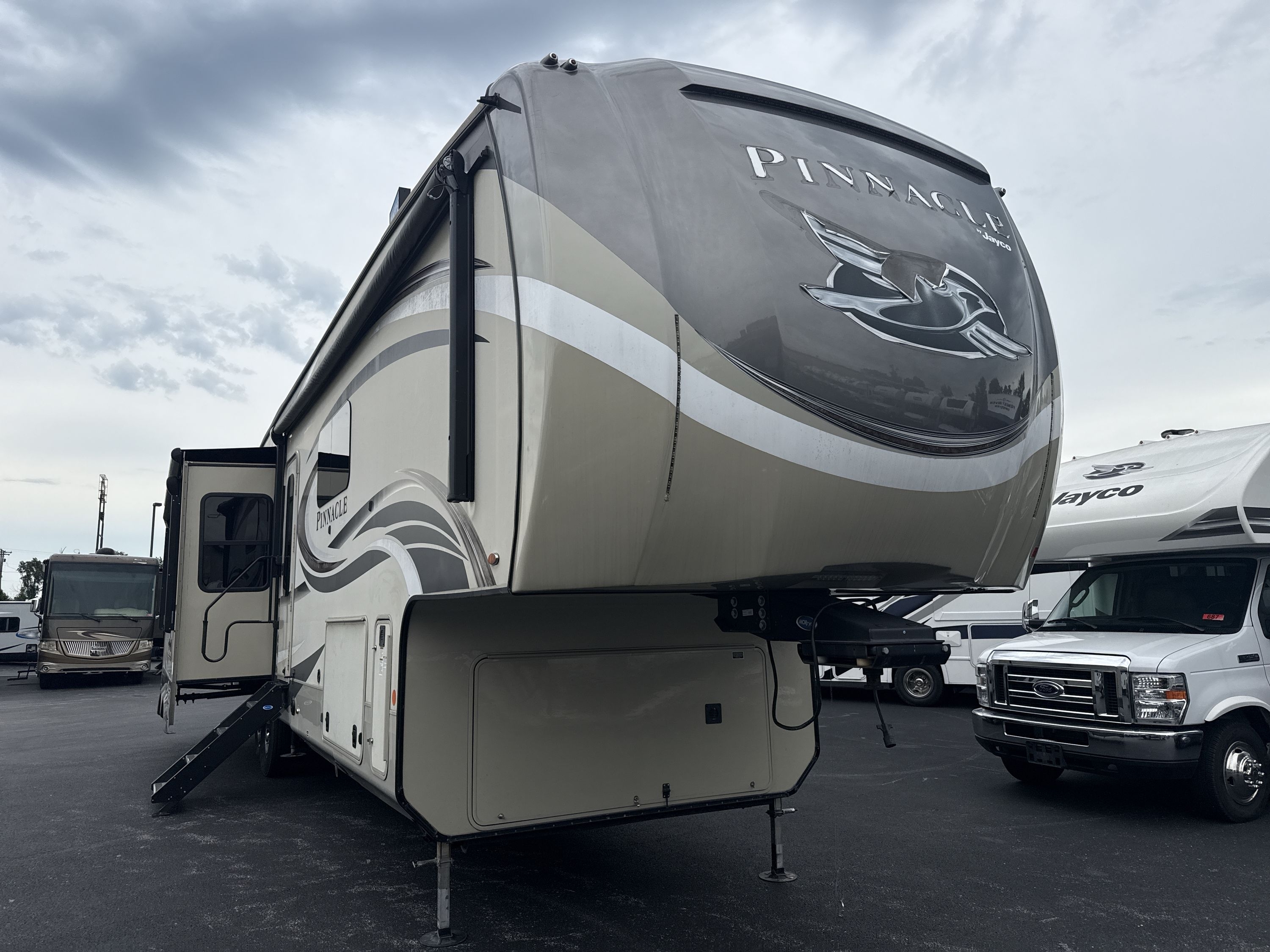 2019 Jayco PINNACLE 36FBTS RV