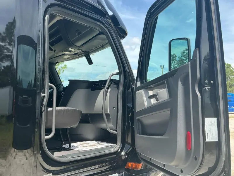 2024 FREIGHTLINER CASCADIA 126