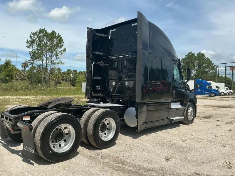 2024 FREIGHTLINER CASCADIA 126