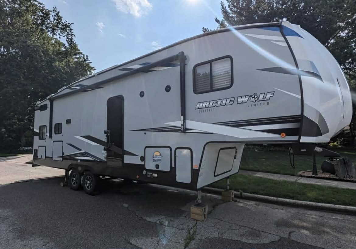 2022 Forest River CHEROKEE ARCTIC WOLF 287BH in haslett MI