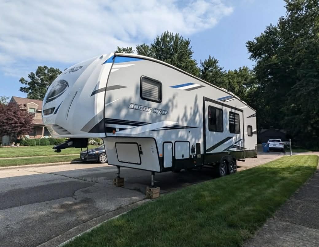 2022 Forest River CHEROKEE ARCTIC WOLF 287BH in haslett MI
