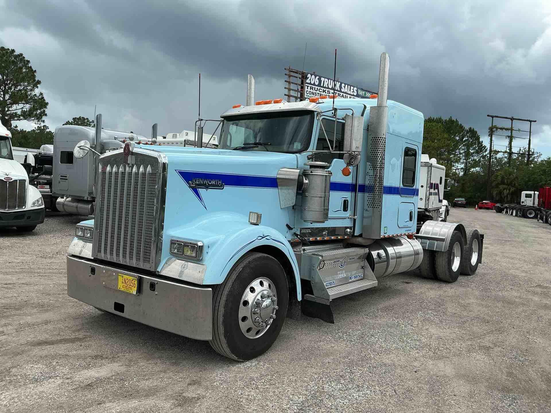 2021 KENWORTH W900 in Saint Augustine, FL