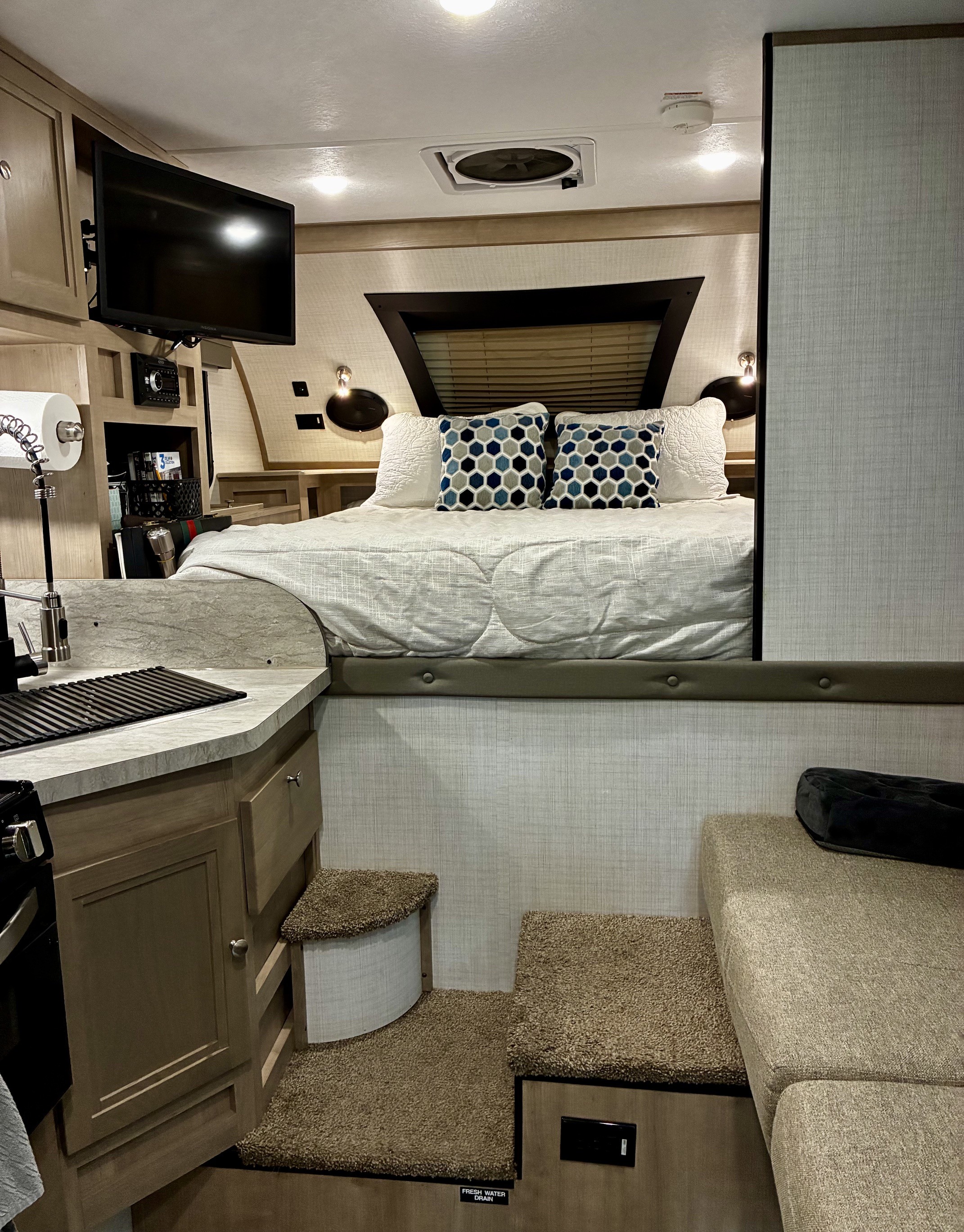 2023 Palomino BACKPACK TRUCK CAMPER HS-2901 in dublin OH