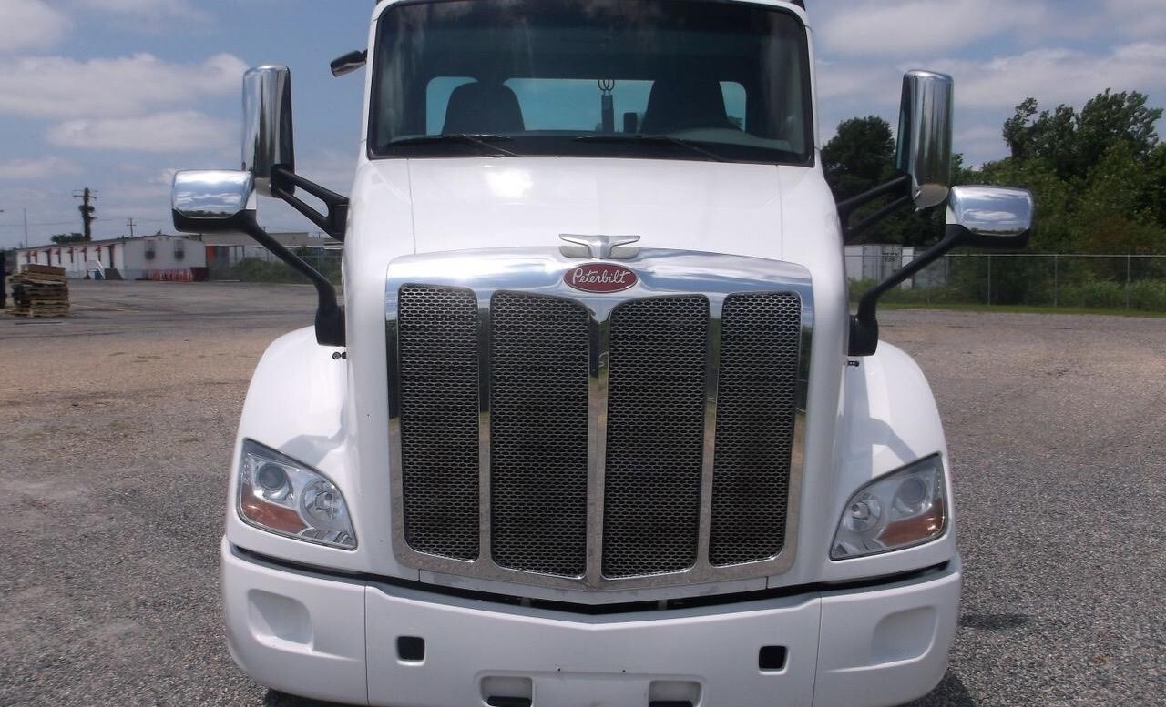 2020 PETERBILT 579 in Philadelphia, PA
