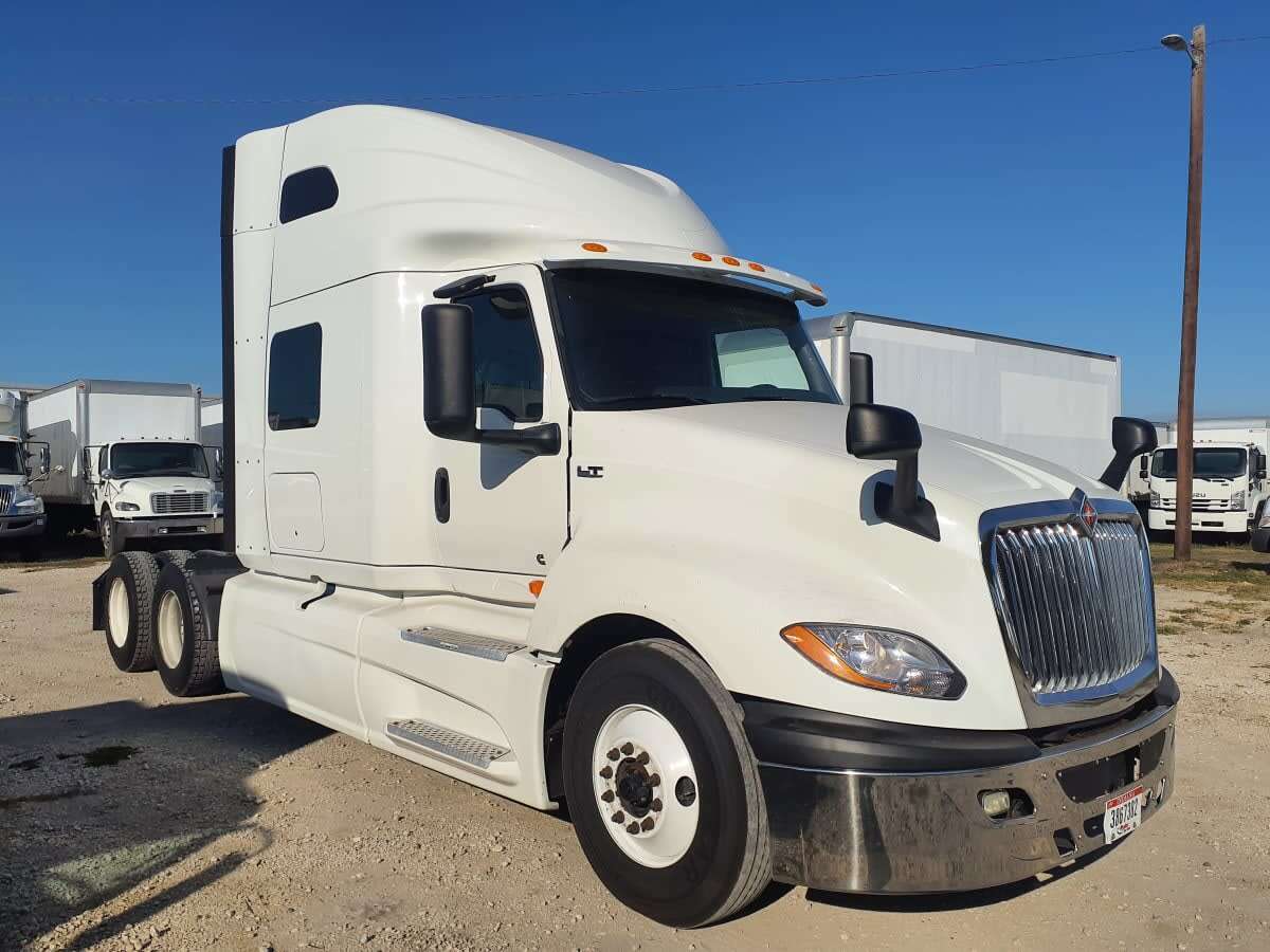 2019 INTERNATIONAL LT625 SLPR CAB in Converse, TX