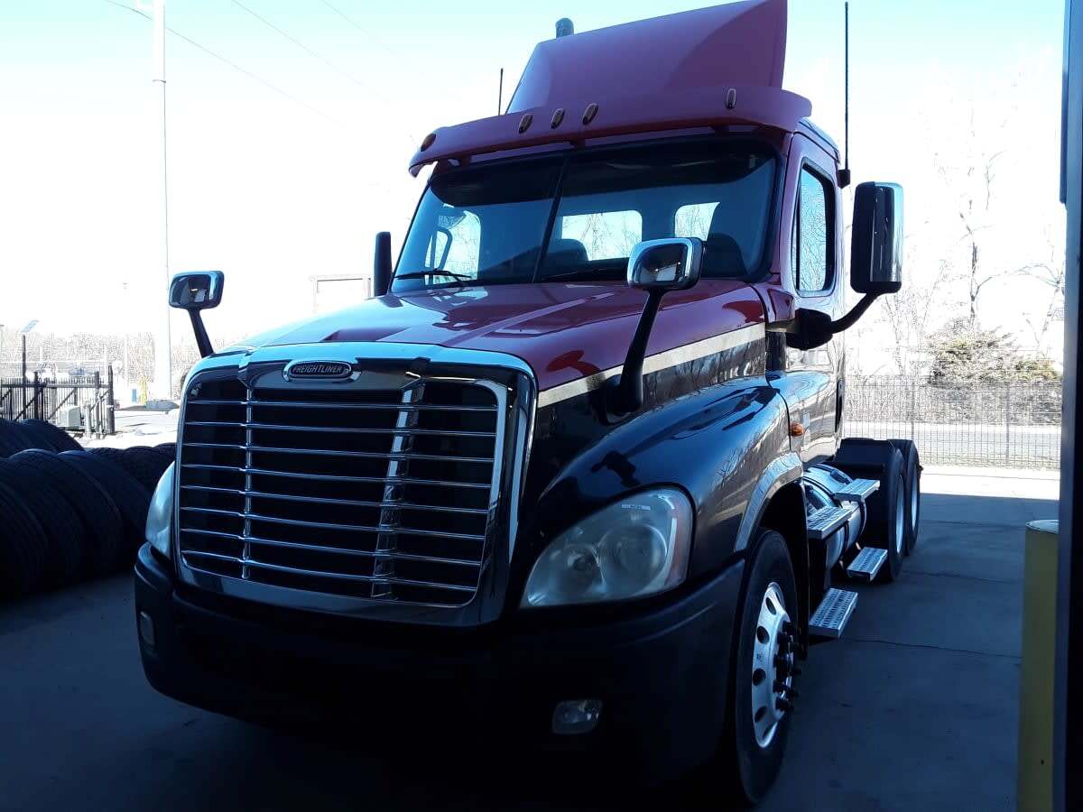 2016 FREIGHTLINER CASCADIA 125 in Kansas City, MO