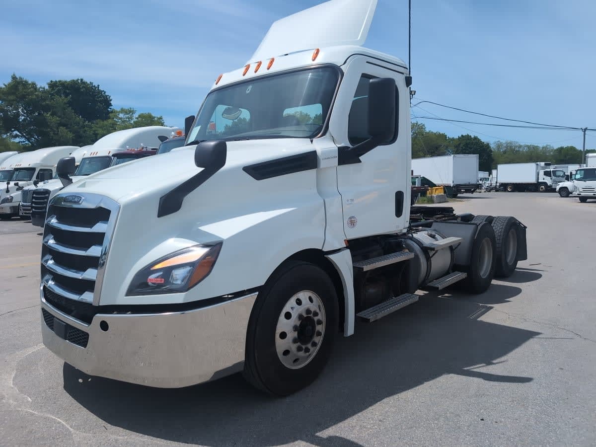 2020 FREIGHTLINER CASCADIA 126 in Salisbury, MA