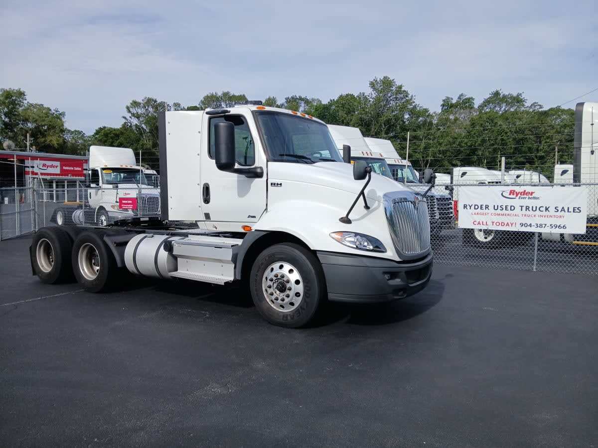 2020 INTERNATIONAL RH613 DAYCAB T/A in Jacksonville, FL