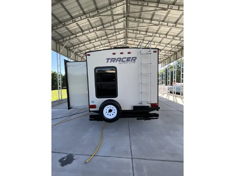 2016 FOREST RIVER TRACER ULTRA LITE EXECUTIVE 3150BHD